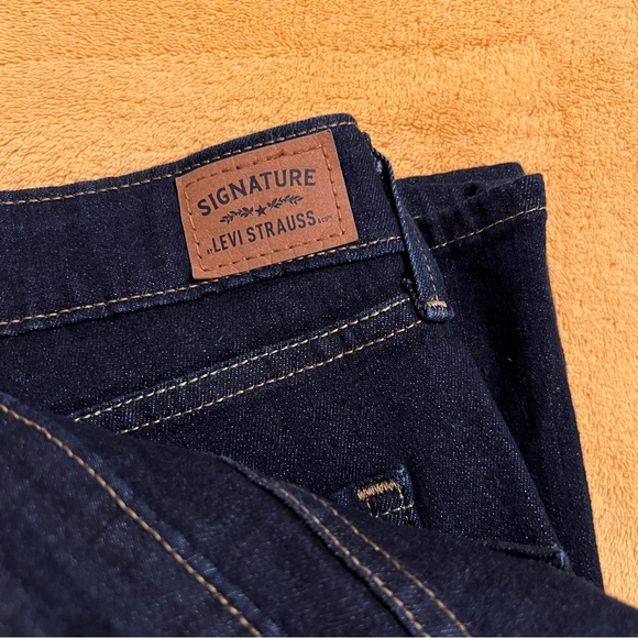 Levi’s mid rise boot cut - Picture 8 of 8